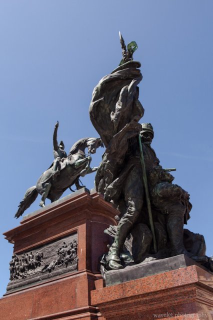 Monument to José de San Martín, Plaza San Martín
