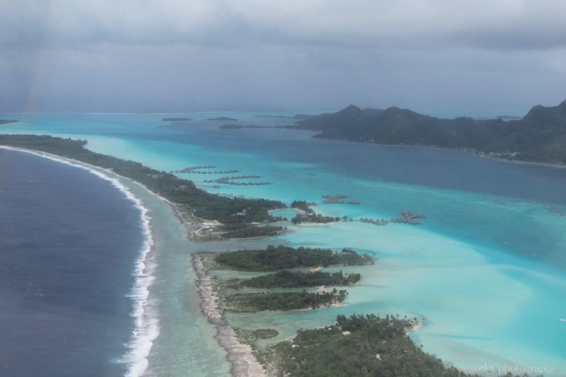 Overlook Bora Bora's lagoon from the airplane