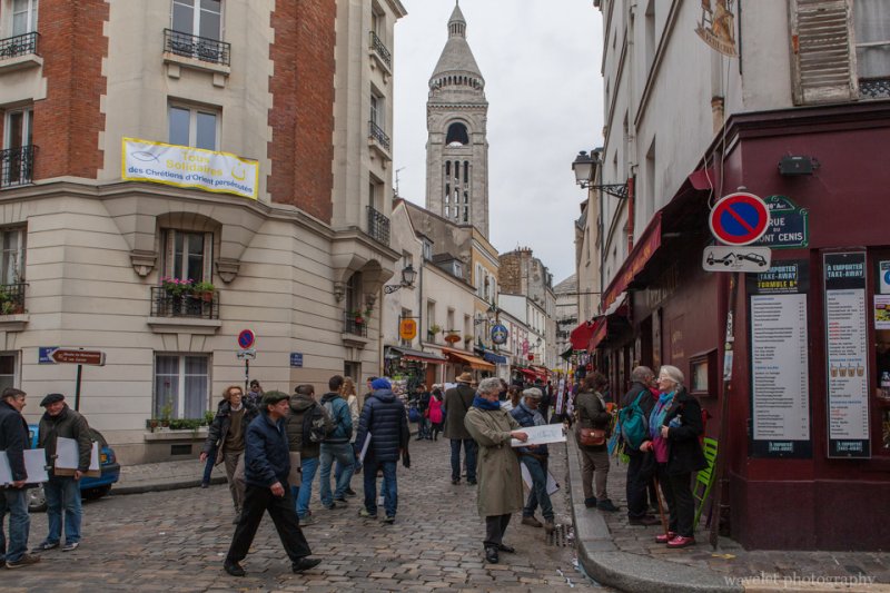 Artists and tourists at Rue de Chevalier de la Barre near Sacré-Cœur, Montmartre, Paris