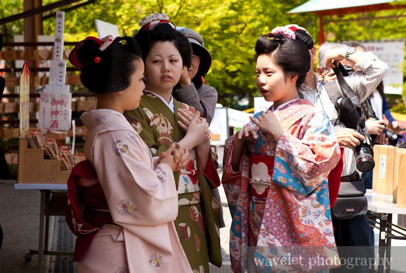 Girls wearing Kimono at Yasaka Shrine (八坂神社)