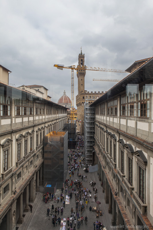 The narrow courtyard between the Uffizi\'s two wings, Florence