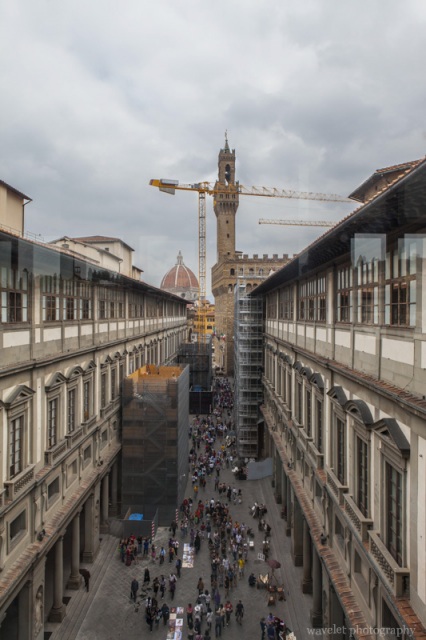 The narrow courtyard between the Uffizi\'s two wings, Florence