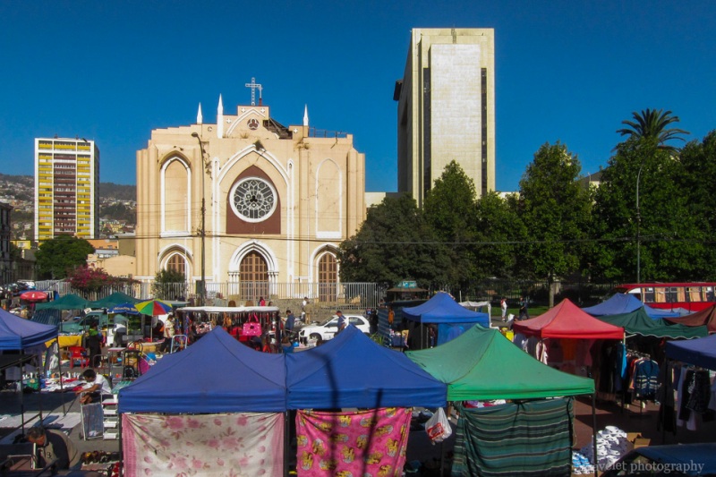 Parroquia los Doce Apóstoles and flee market, Valparaiso